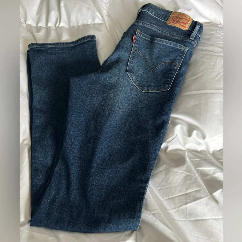 NWOT Women's Levi's 314 Shaping Straight Jeans Size 29 - Picture 3 of 6